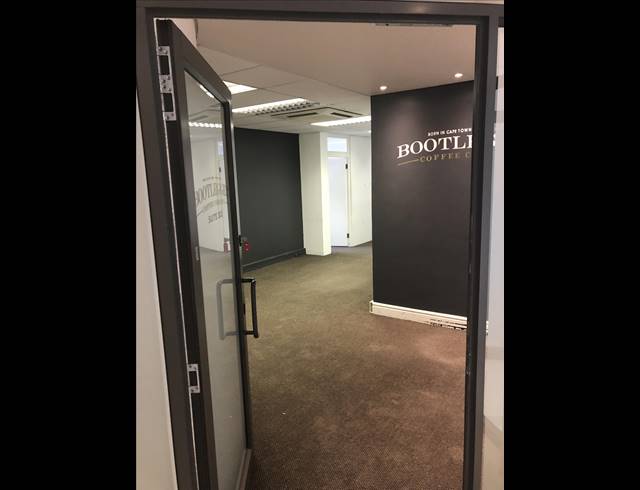 110M² OFFICE TO LET IN SEA POINT